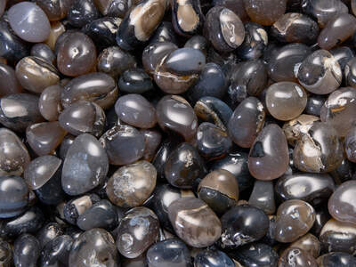 Achát fluorescenční